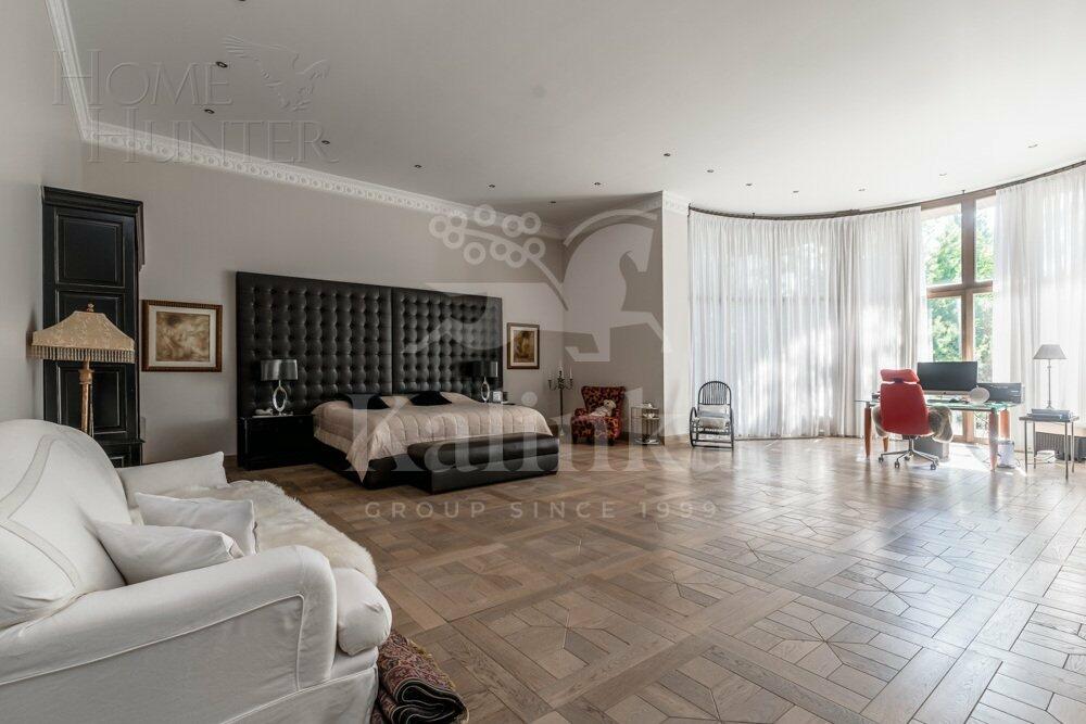 3-этажный коттедж 2 500 м² с отделкой