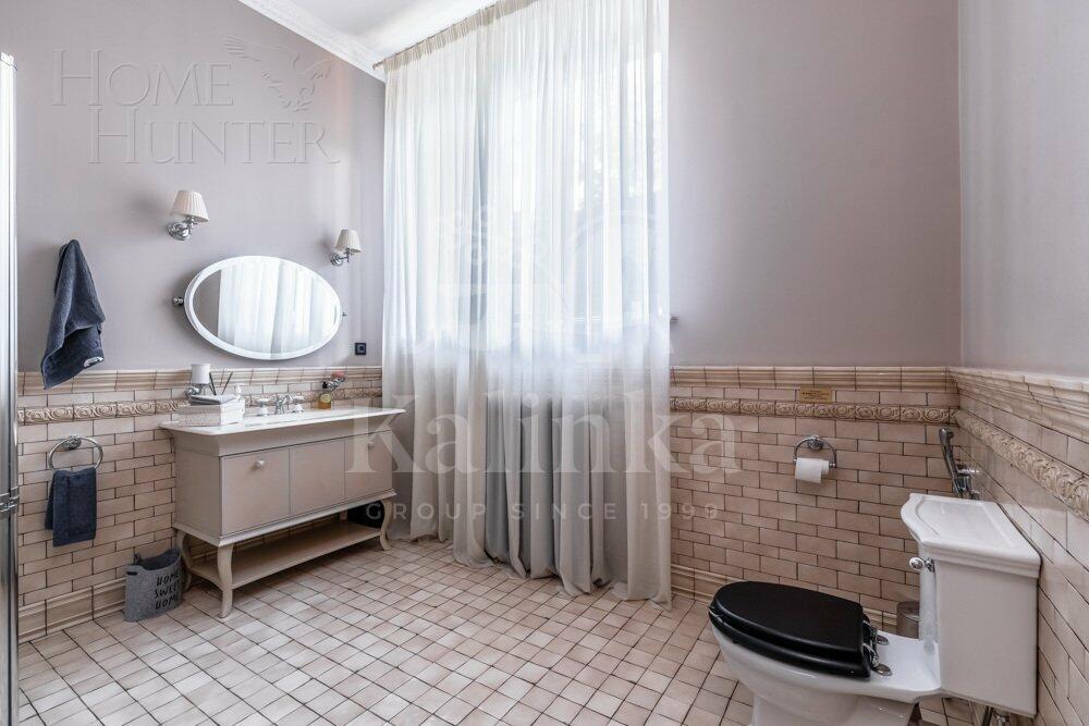 3-этажный коттедж 2 500 м² с отделкой