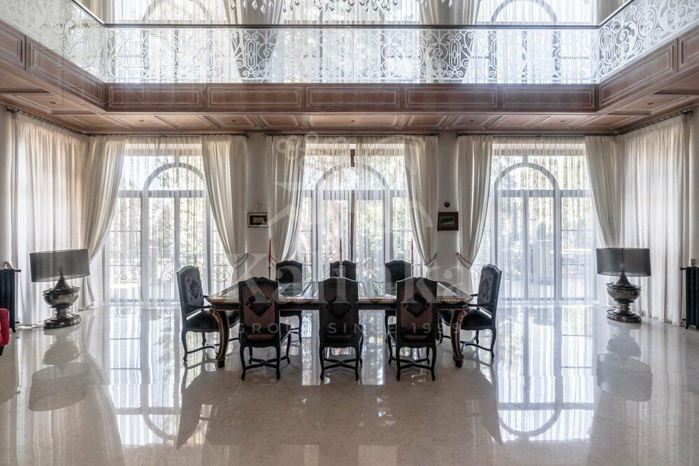 3-этажный коттедж 2 500 м² с отделкой