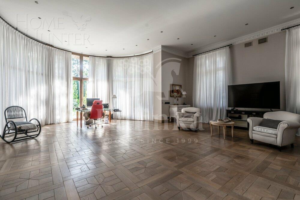 3-этажный коттедж 2 500 м² с отделкой