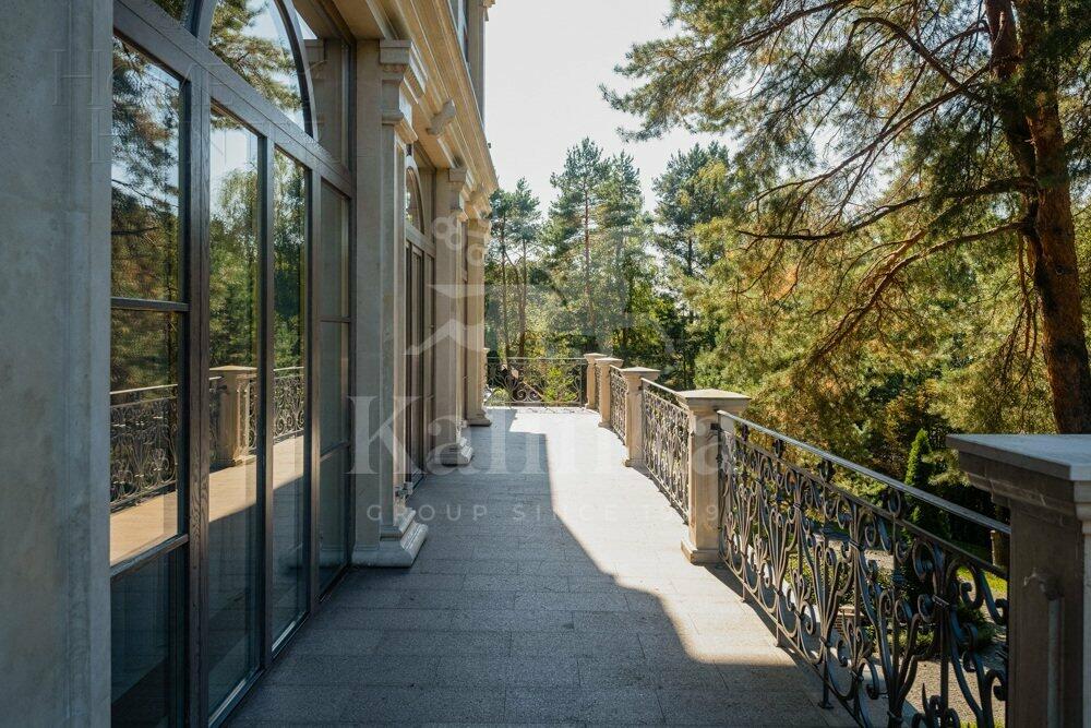 3-этажный коттедж 2 500 м² с отделкой