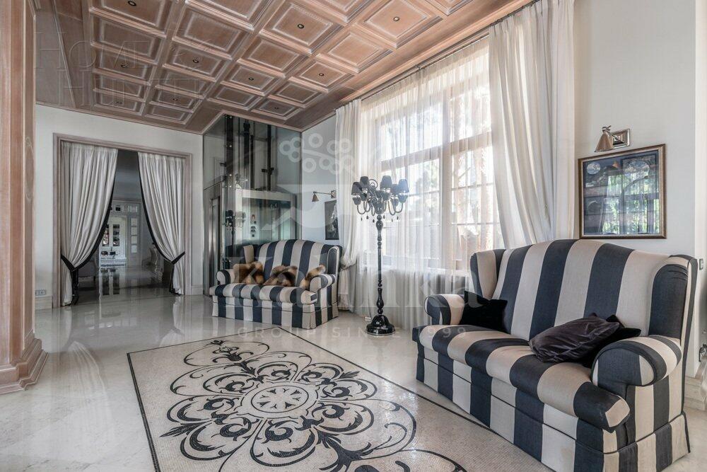 3-этажный коттедж 2 500 м² с отделкой