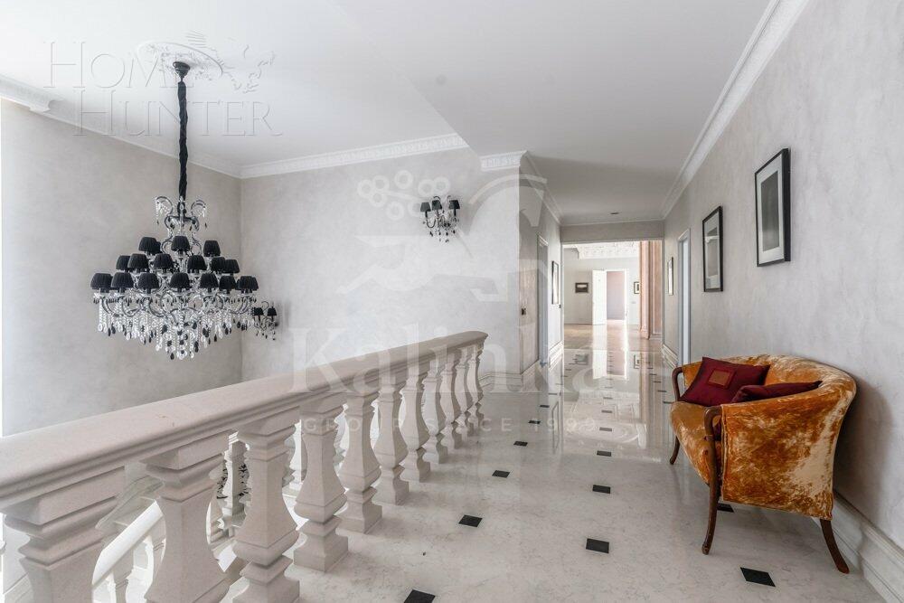 3-этажный коттедж 2 500 м² с отделкой