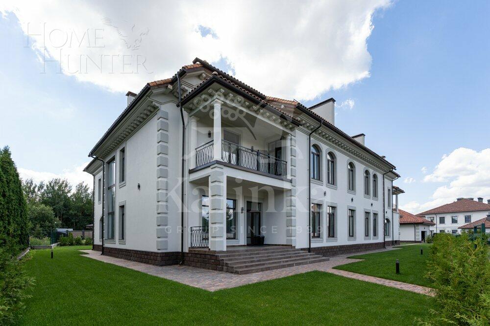 2-этажный коттедж 1 300 м² без отделки