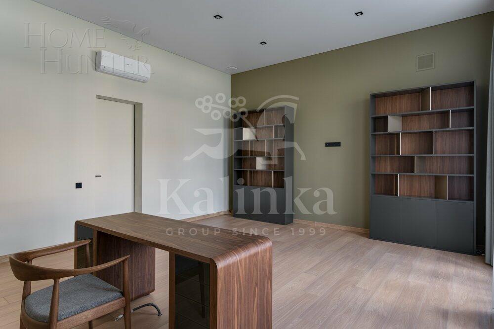 2-этажный коттедж 1 300 м² без отделки