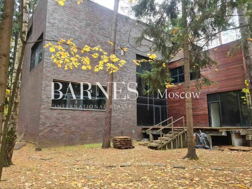 2-этажный коттедж 700 м² без отделки