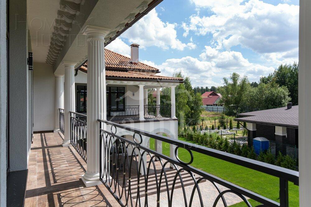 2-этажный коттедж 1 300 м² без отделки