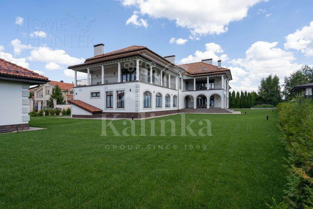 2-этажный коттедж 1 300 м² без отделки