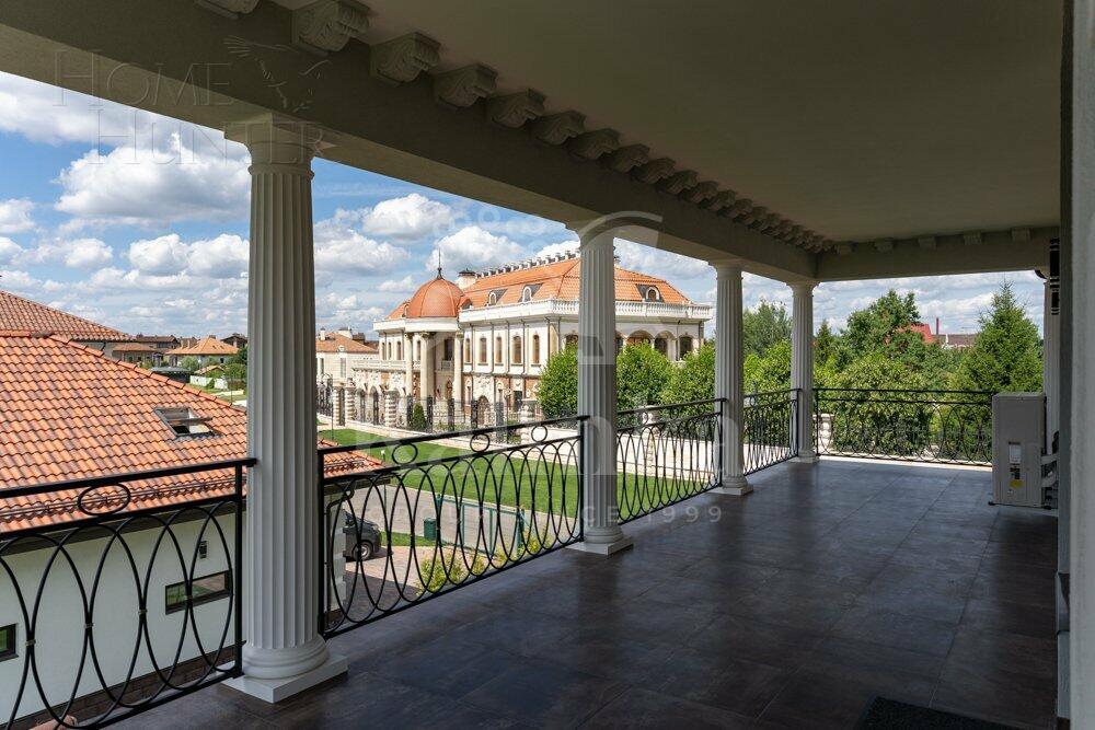 2-этажный коттедж 1 300 м² без отделки