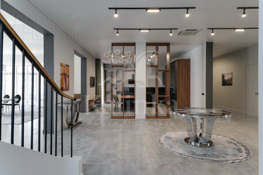 2-этажный коттедж 1 300 м² без отделки