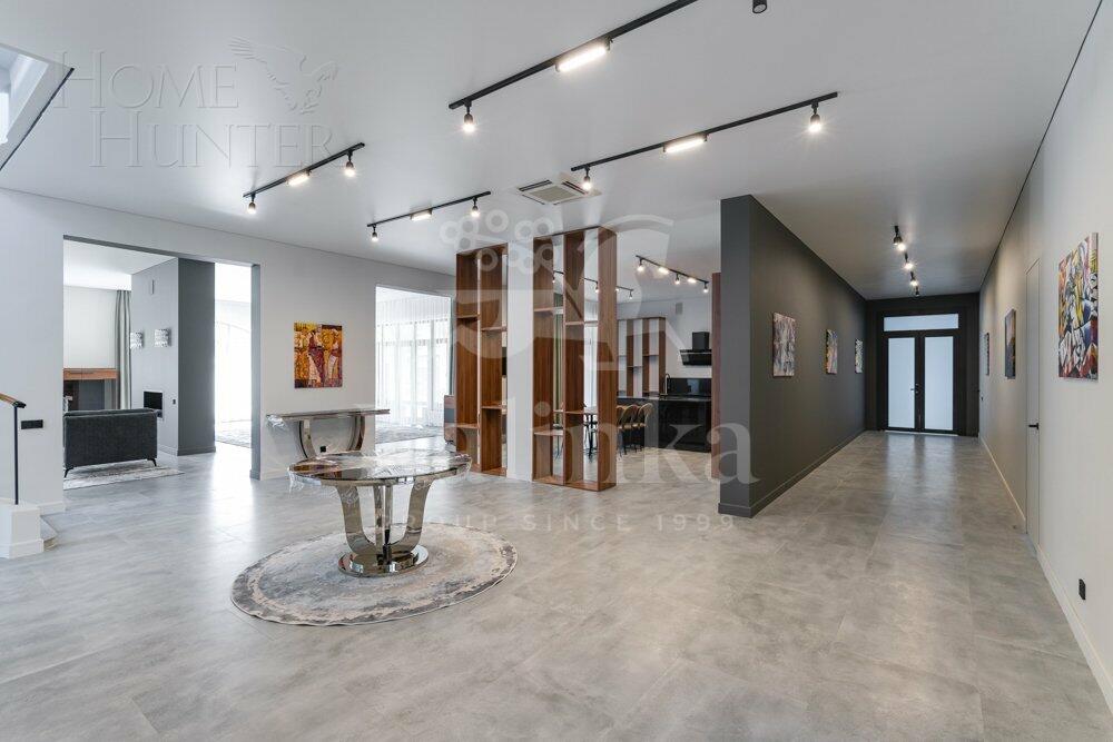 2-этажный коттедж 1 300 м² без отделки