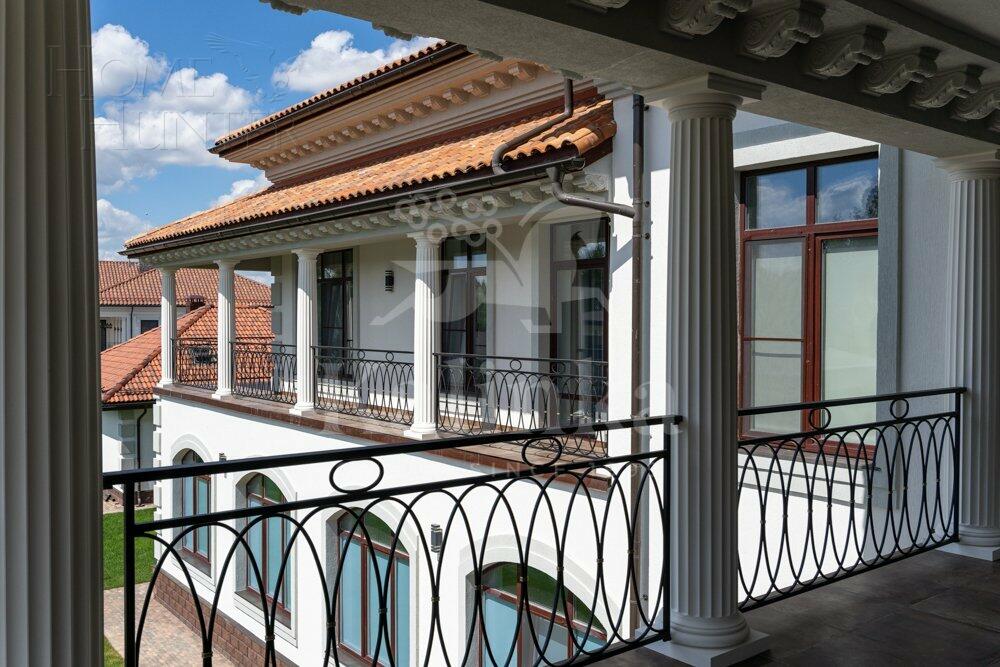 2-этажный коттедж 1 300 м² без отделки