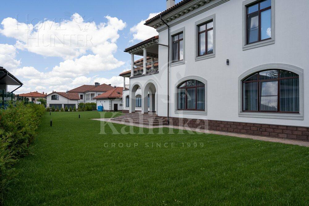 2-этажный коттедж 1 300 м² без отделки