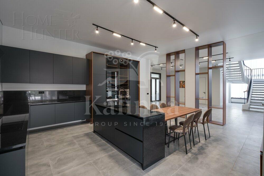 2-этажный коттедж 1 300 м² без отделки