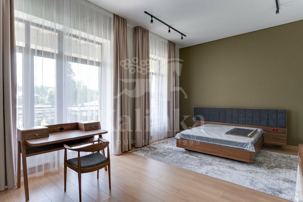 2-этажный коттедж 1 300 м² без отделки