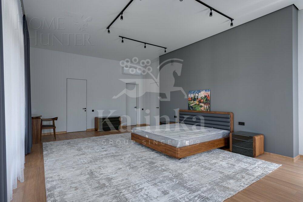 2-этажный коттедж 1 300 м² без отделки