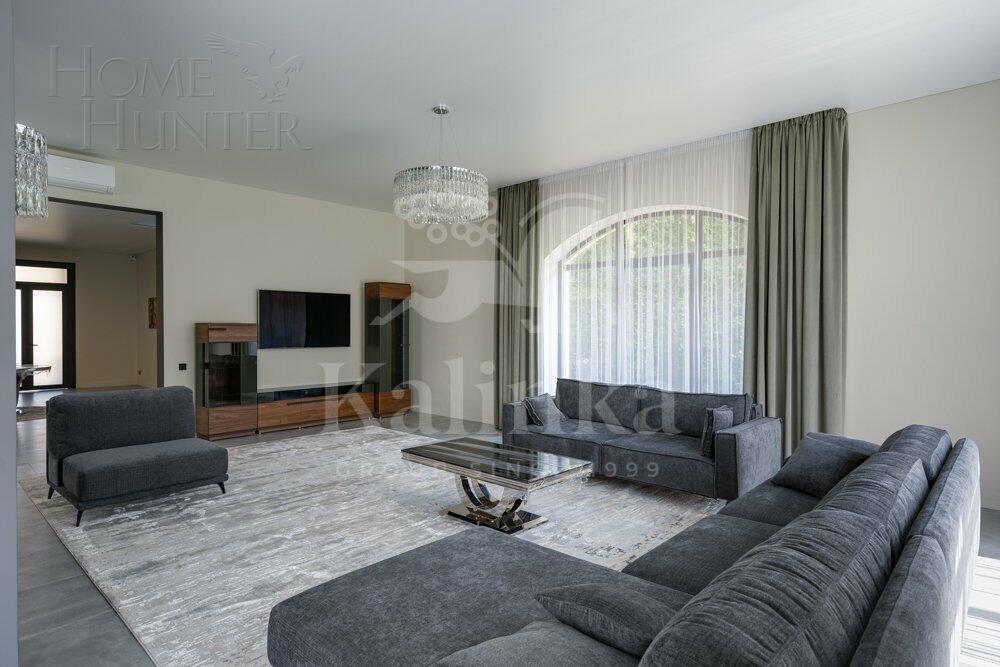 2-этажный коттедж 1 300 м² без отделки