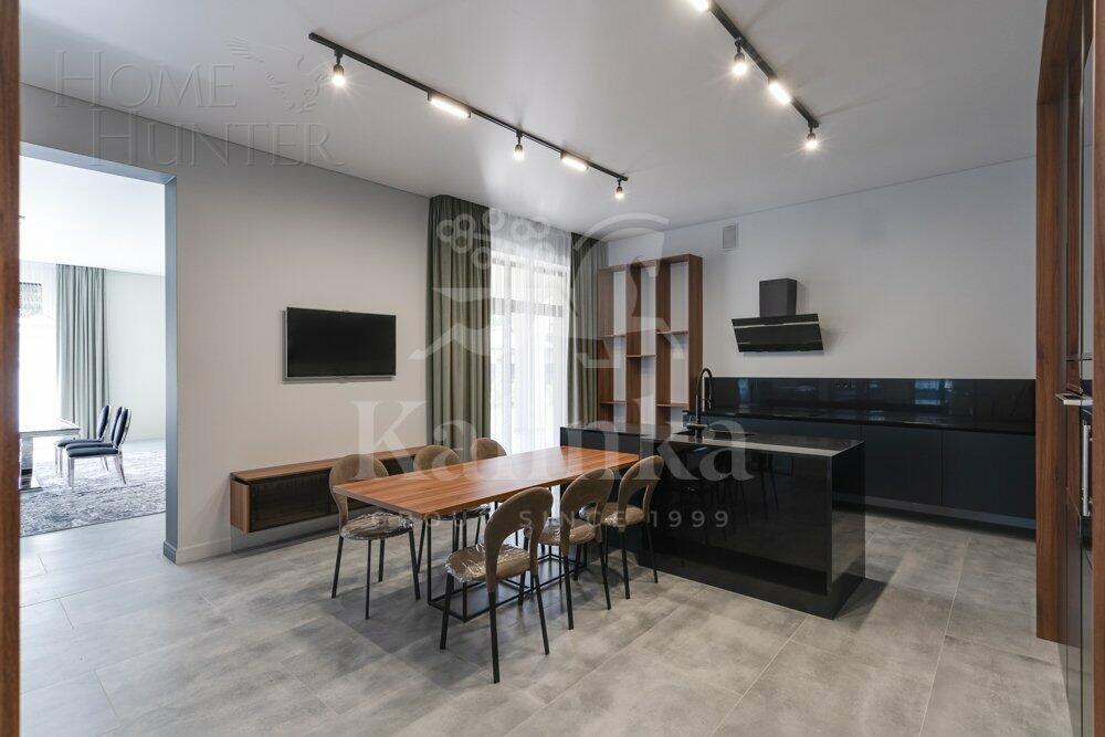 2-этажный коттедж 1 300 м² без отделки