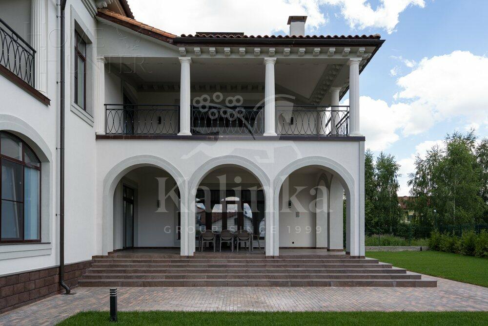 2-этажный коттедж 1 300 м² без отделки