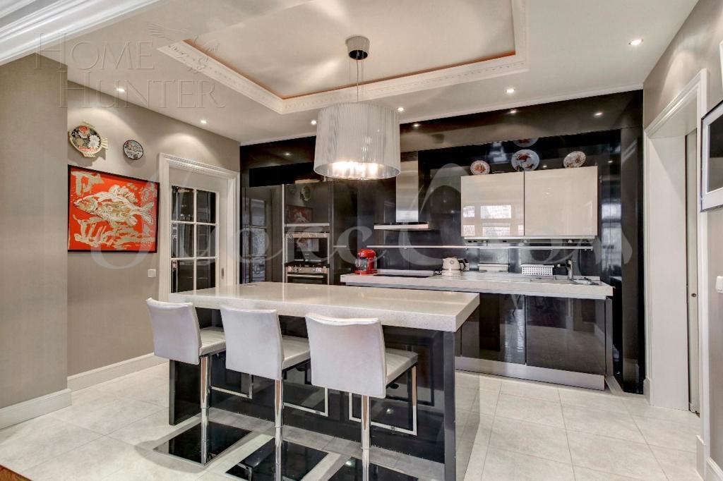 4-КОМН. КВАРТИРА С ОТДЕЛКОЙ 214 М² НА 4 ЭТАЖЕ