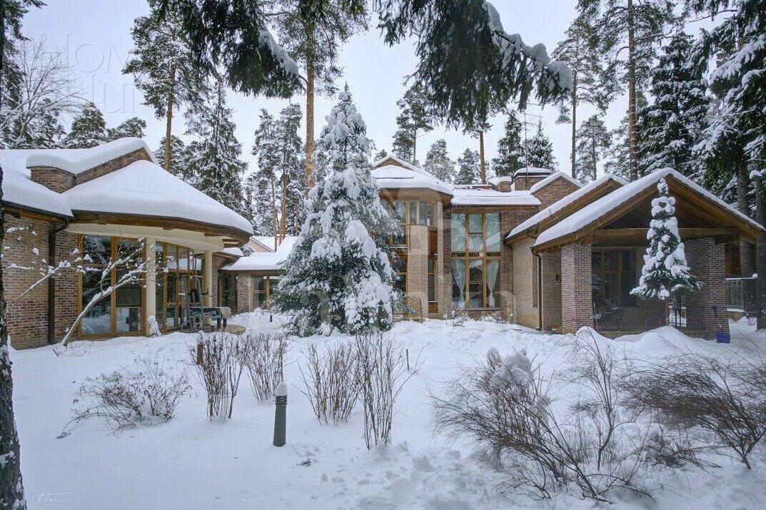 2-этажный коттедж 600 м² с отделкой