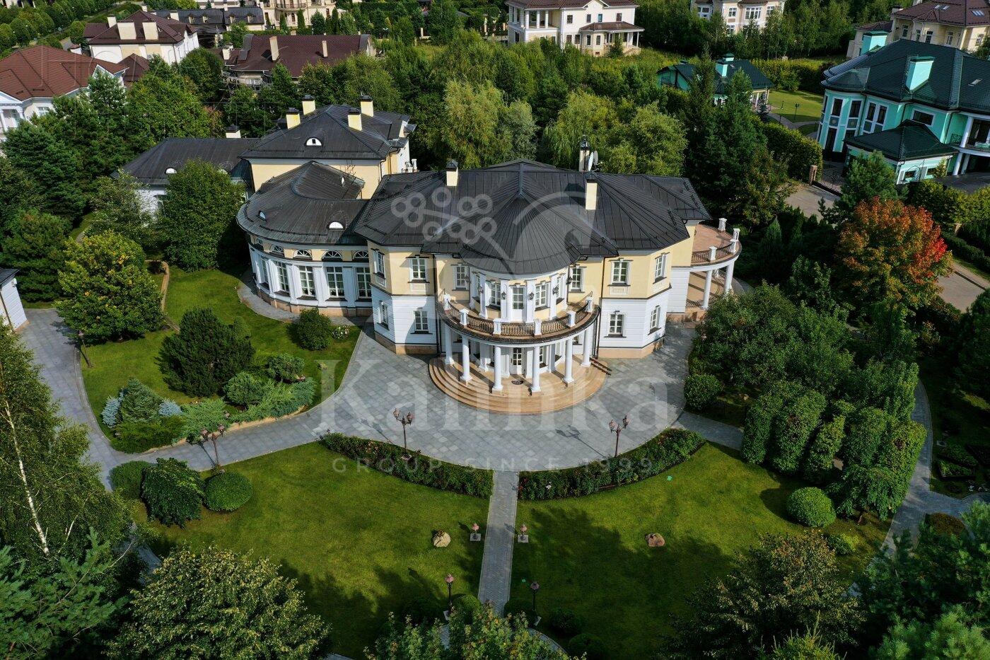 2-этажный коттедж 2 000 м² с отделкой