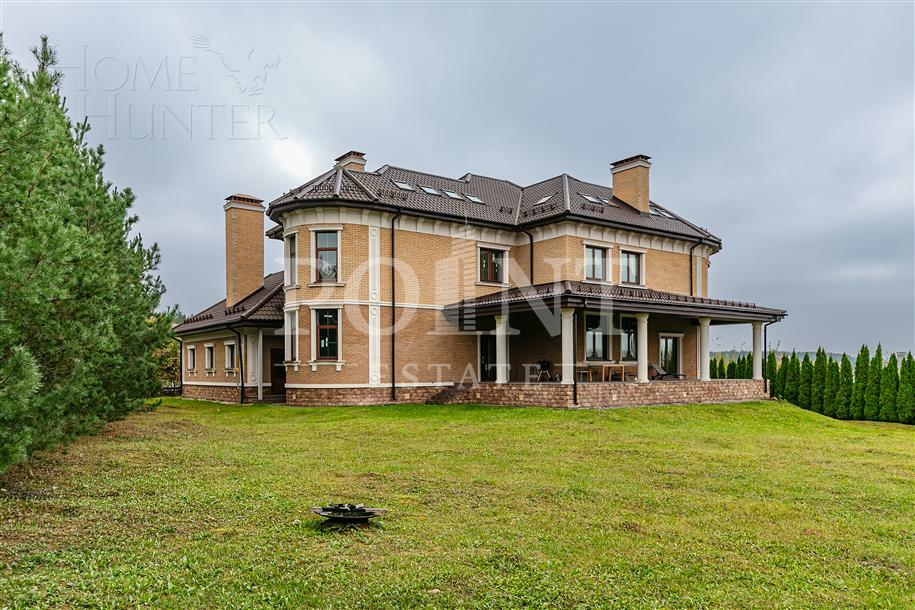 3-этажный коттедж 680 м² без отделки