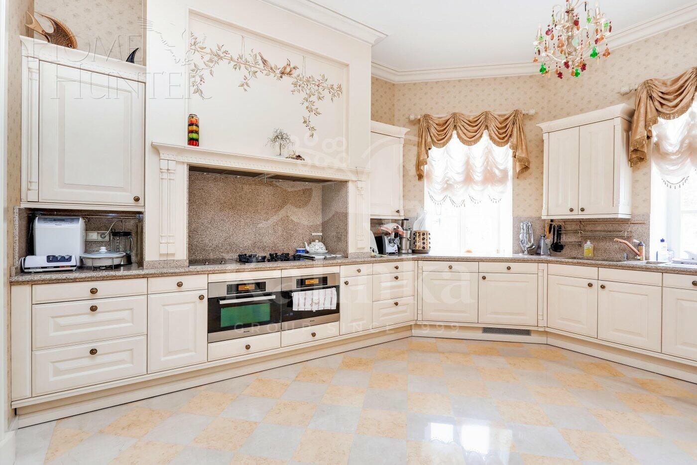 2-этажный коттедж 2 000 м² с отделкой