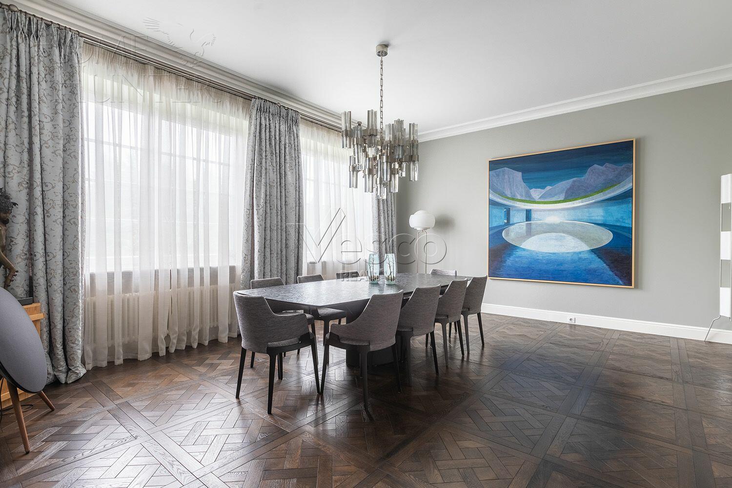 2-этажный коттедж 1 000 м² с отделкой