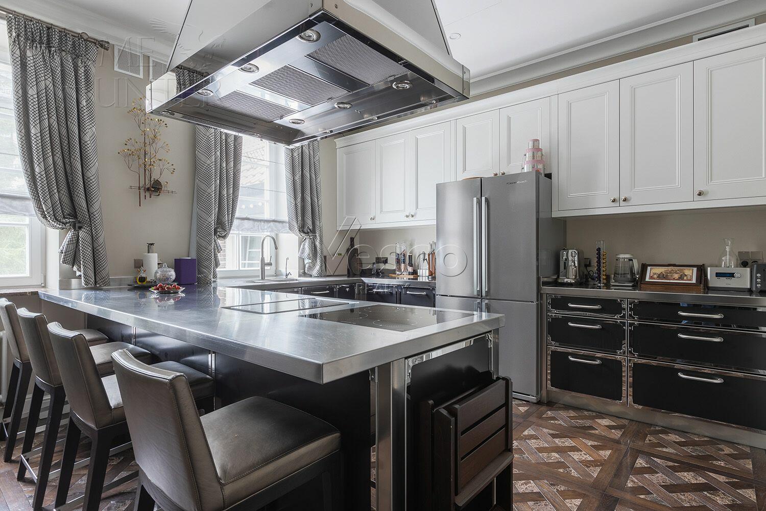 2-этажный коттедж 1 000 м² с отделкой