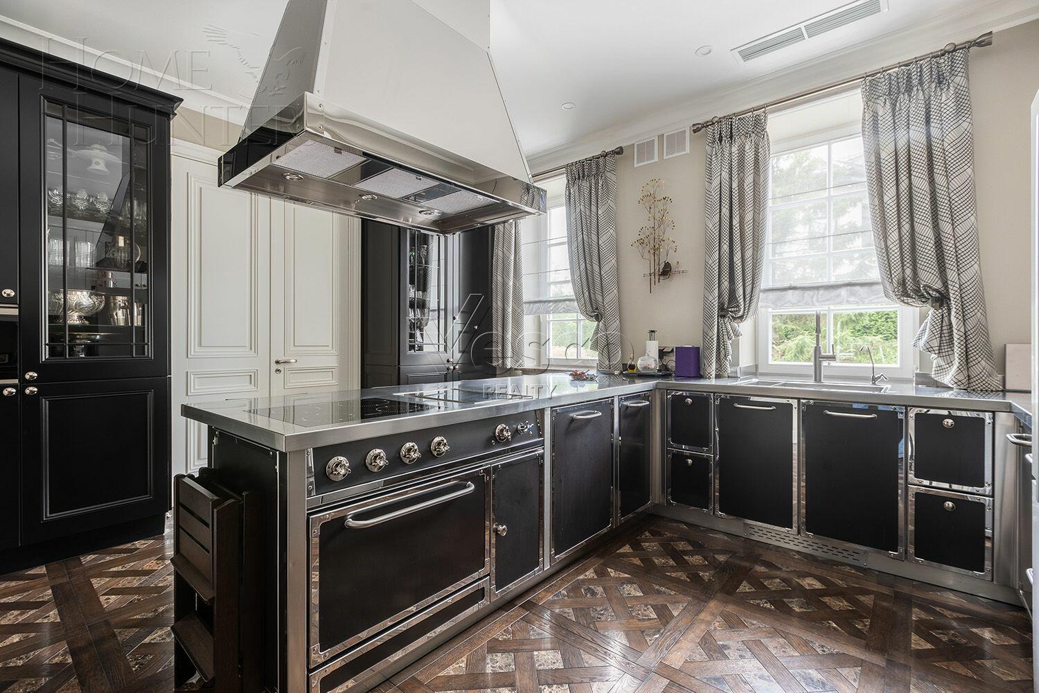 2-этажный коттедж 1 000 м² с отделкой