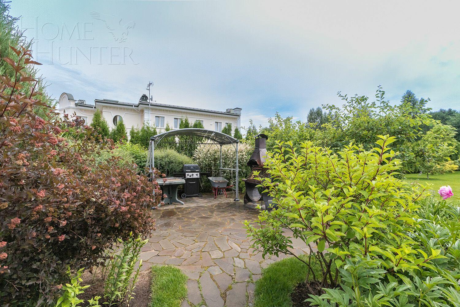 2-этажный коттедж 1 000 м² с отделкой