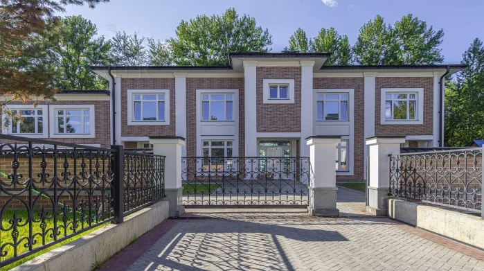 2-этажный коттедж 660 м² с отделкой