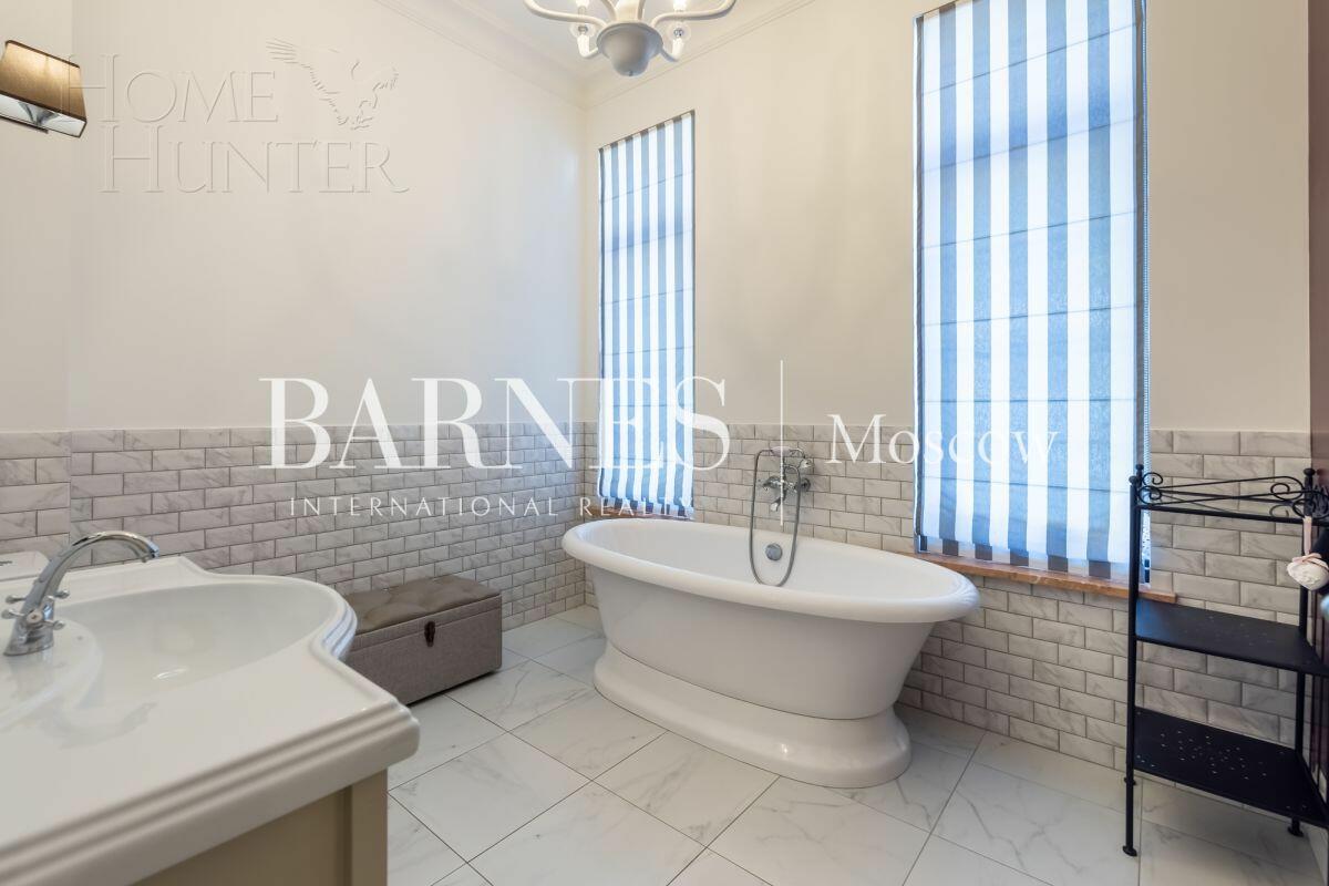 2-этажный коттедж 200.4 м² с отделкой