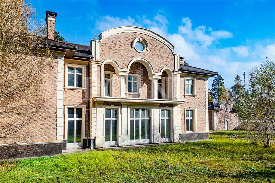 2-этажный коттедж 1 289 м² без отделки