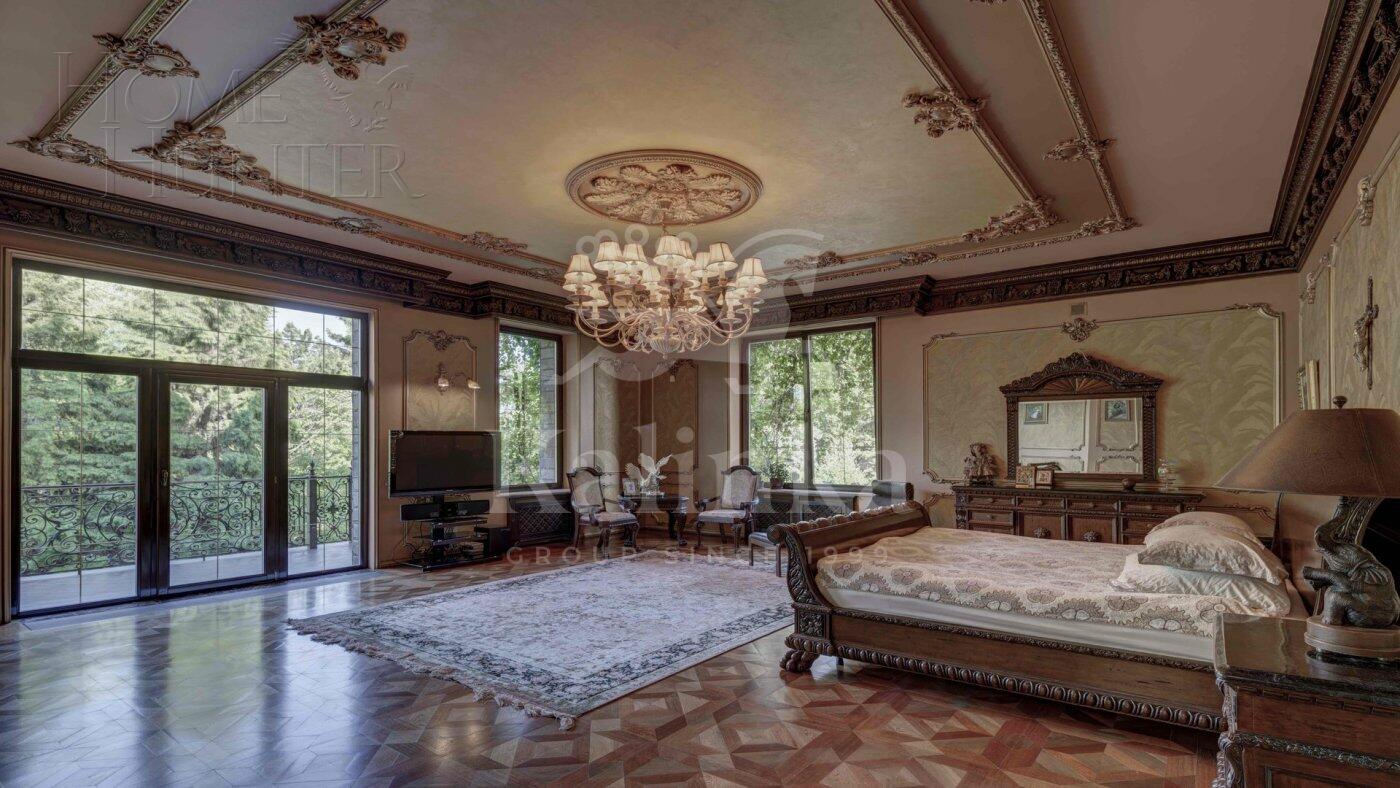 2-этажный коттедж 2 400 м² с отделкой