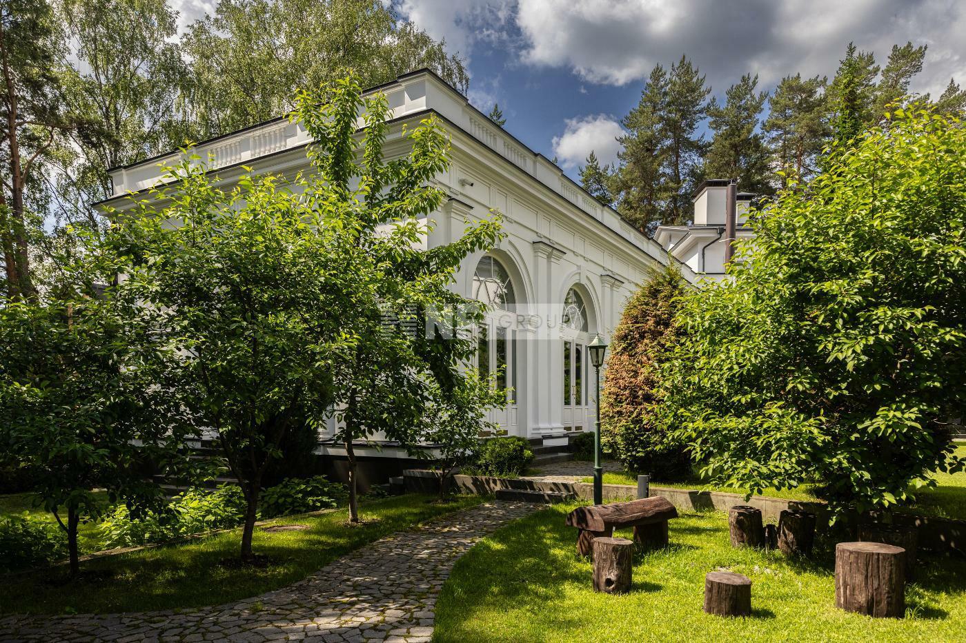 2-этажный коттедж 2 000 м² с отделкой