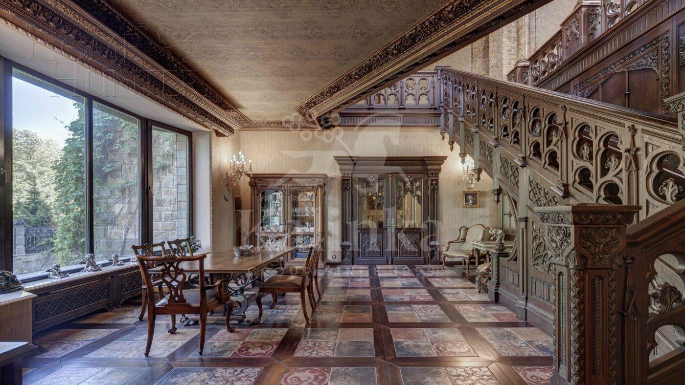 2-этажный коттедж 2 400 м² с отделкой