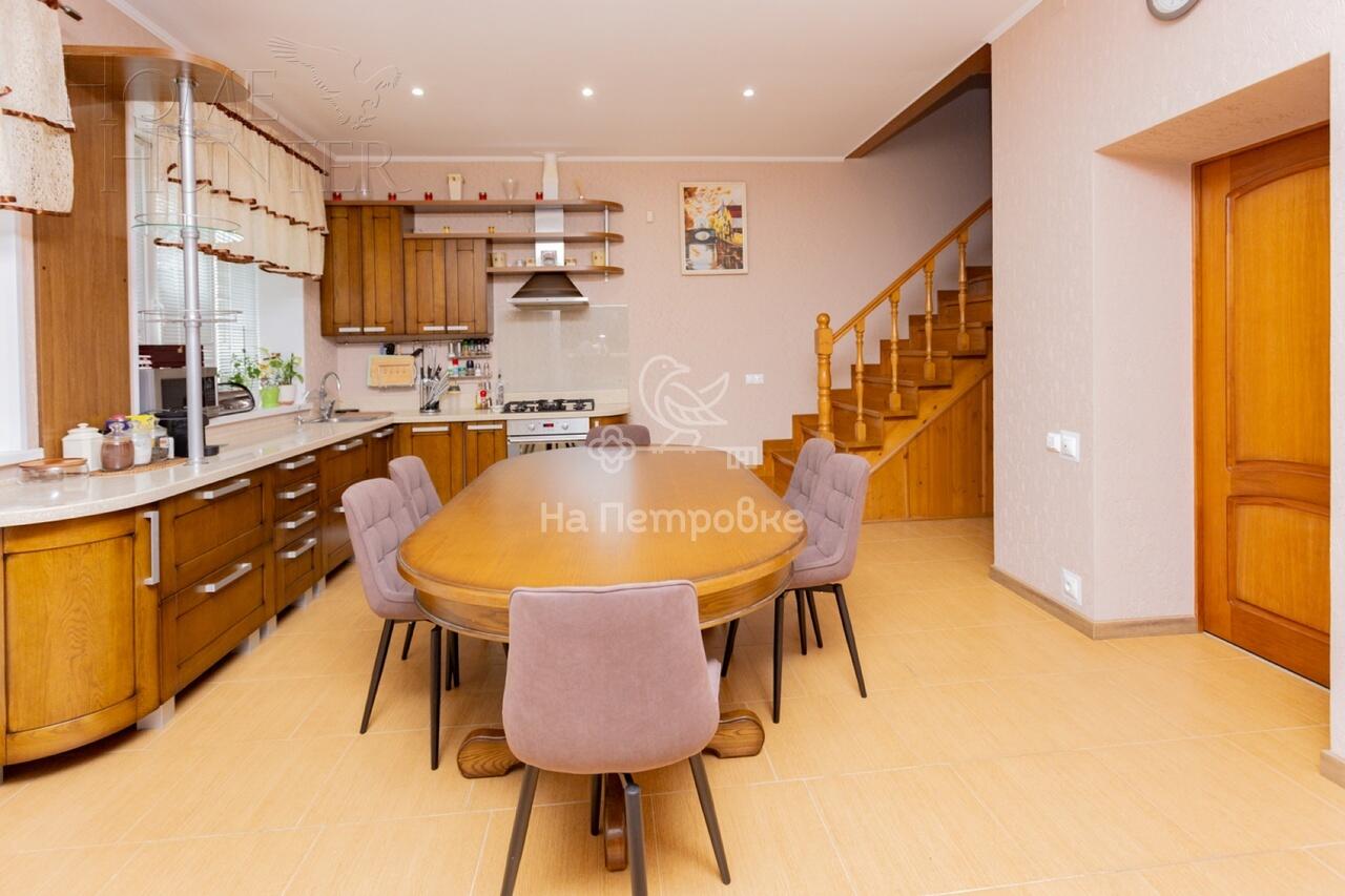 3-этажный коттедж 498 м² с отделкой