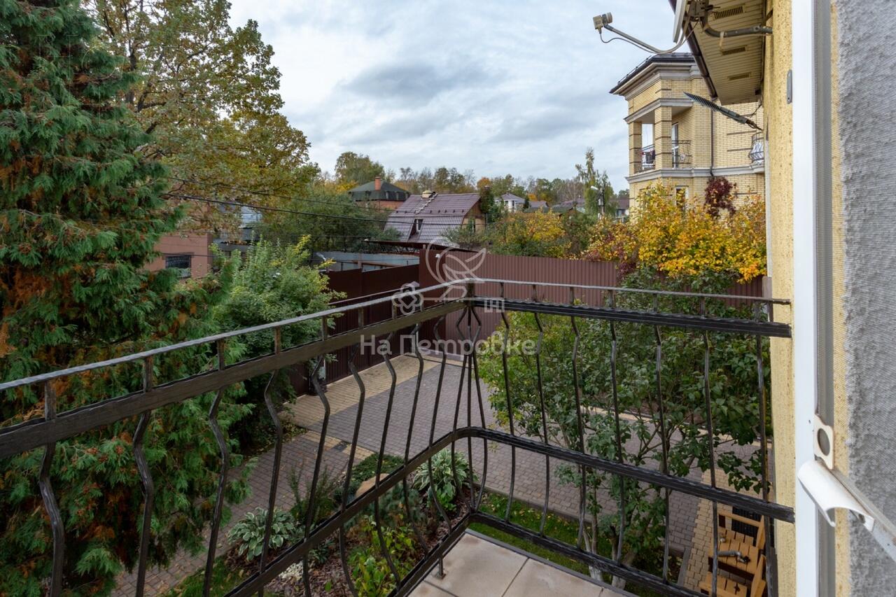 3-этажный коттедж 498 м² с отделкой