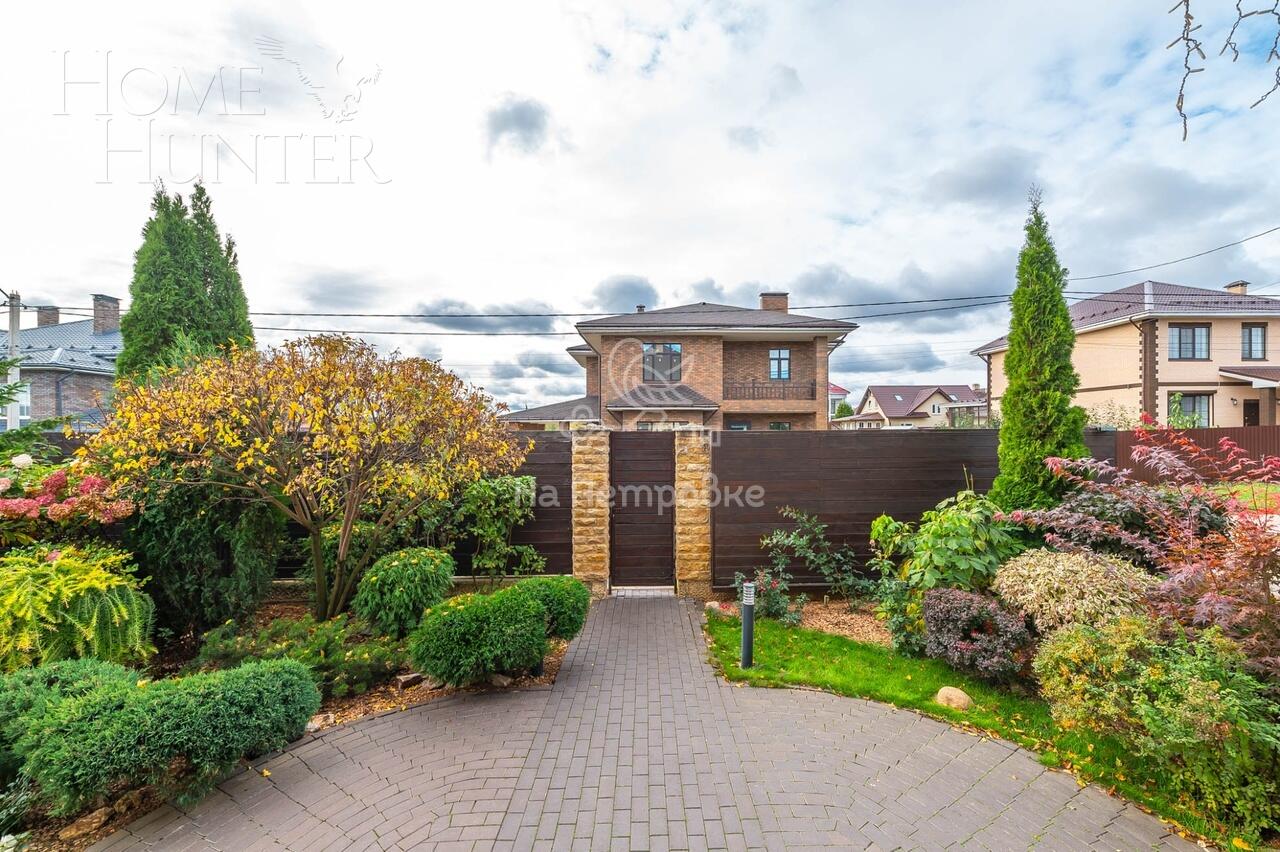 2-этажный коттедж 242.5 м² с отделкой