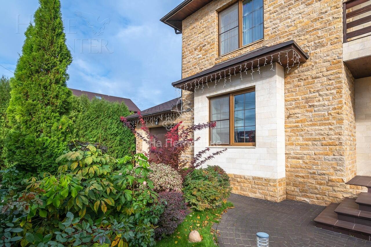 2-этажный коттедж 242.5 м² с отделкой