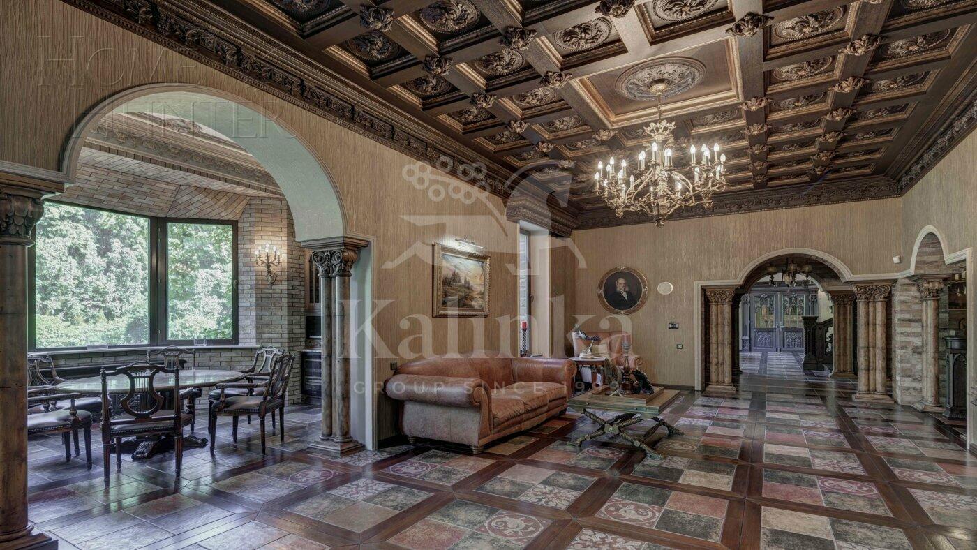 2-этажный коттедж 2 400 м² с отделкой