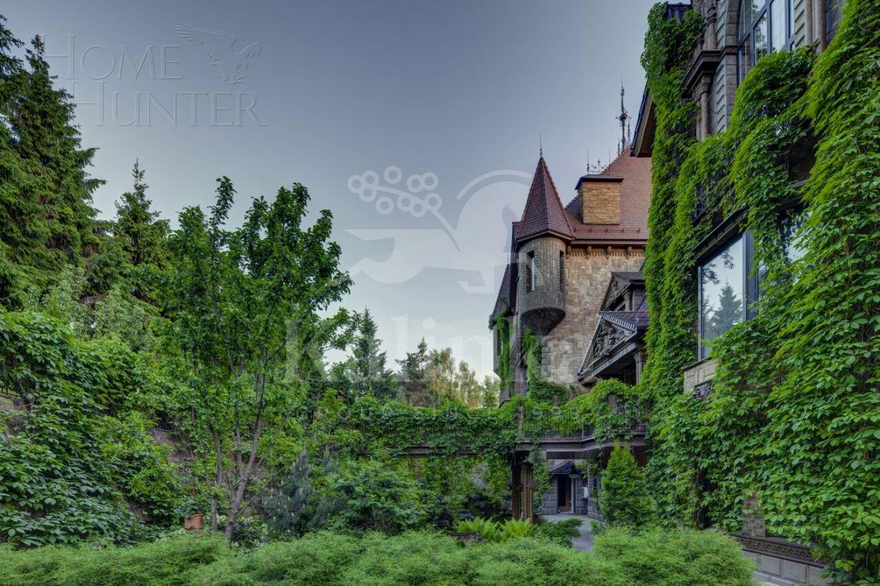 2-этажный коттедж 2 400 м² с отделкой