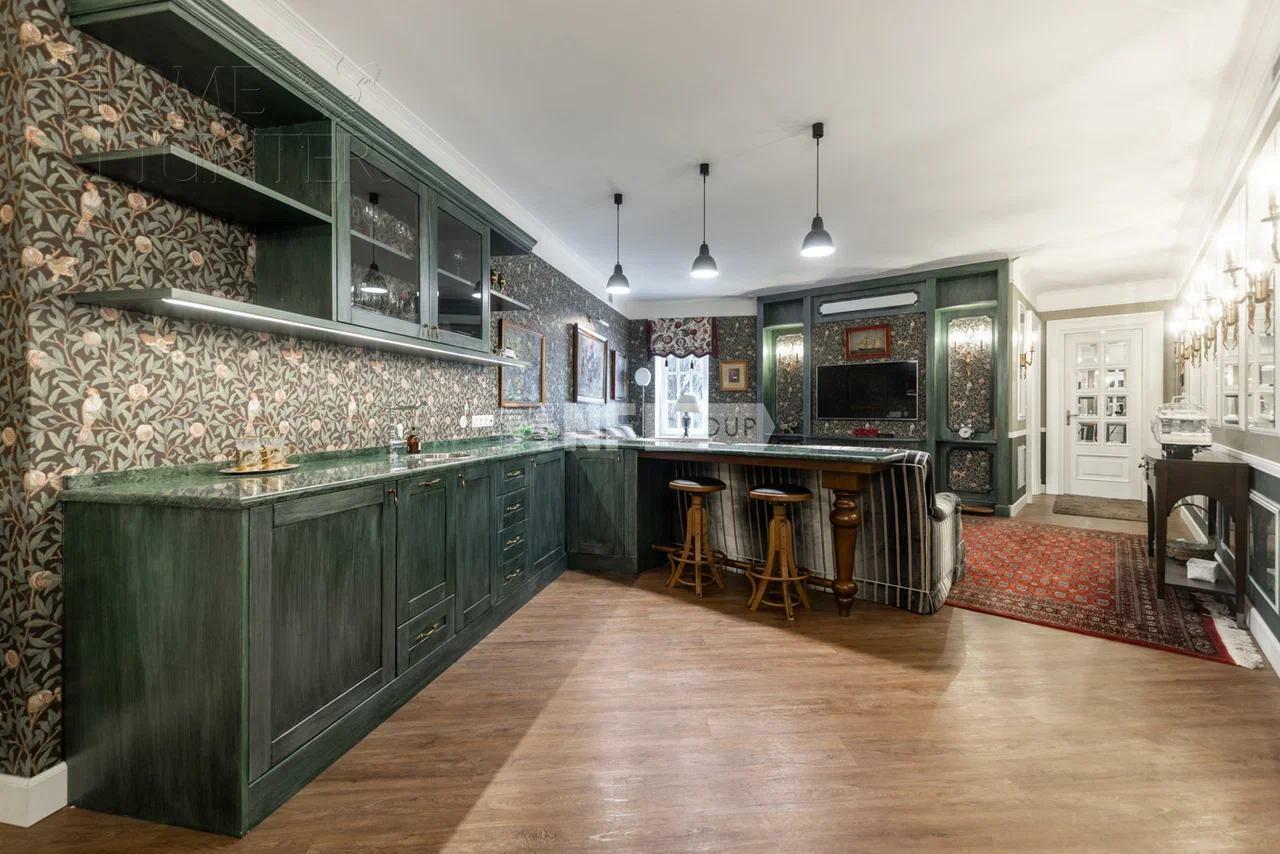 2-этажный коттедж 2 000 м² с отделкой