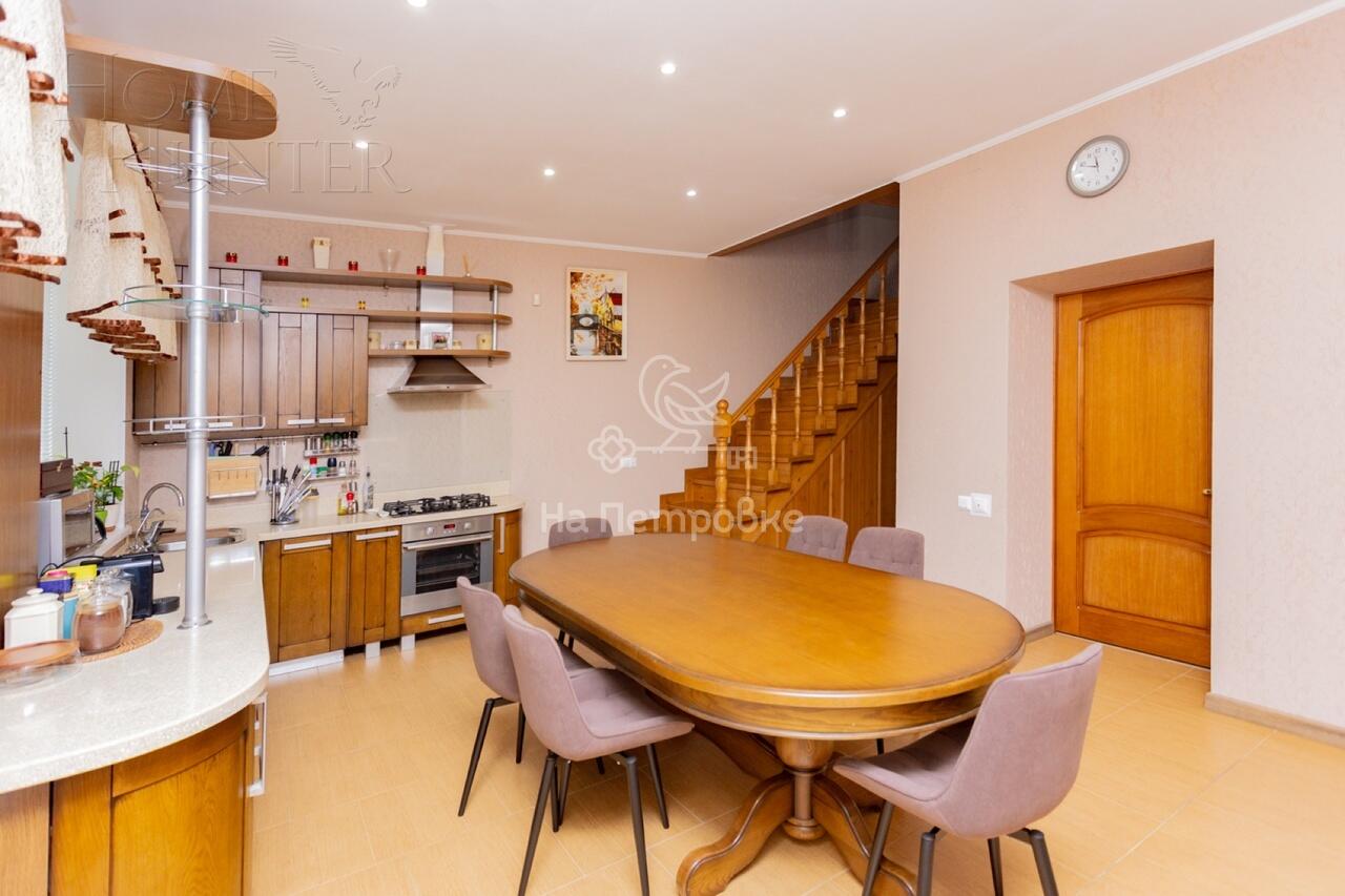 3-этажный коттедж 498 м² с отделкой