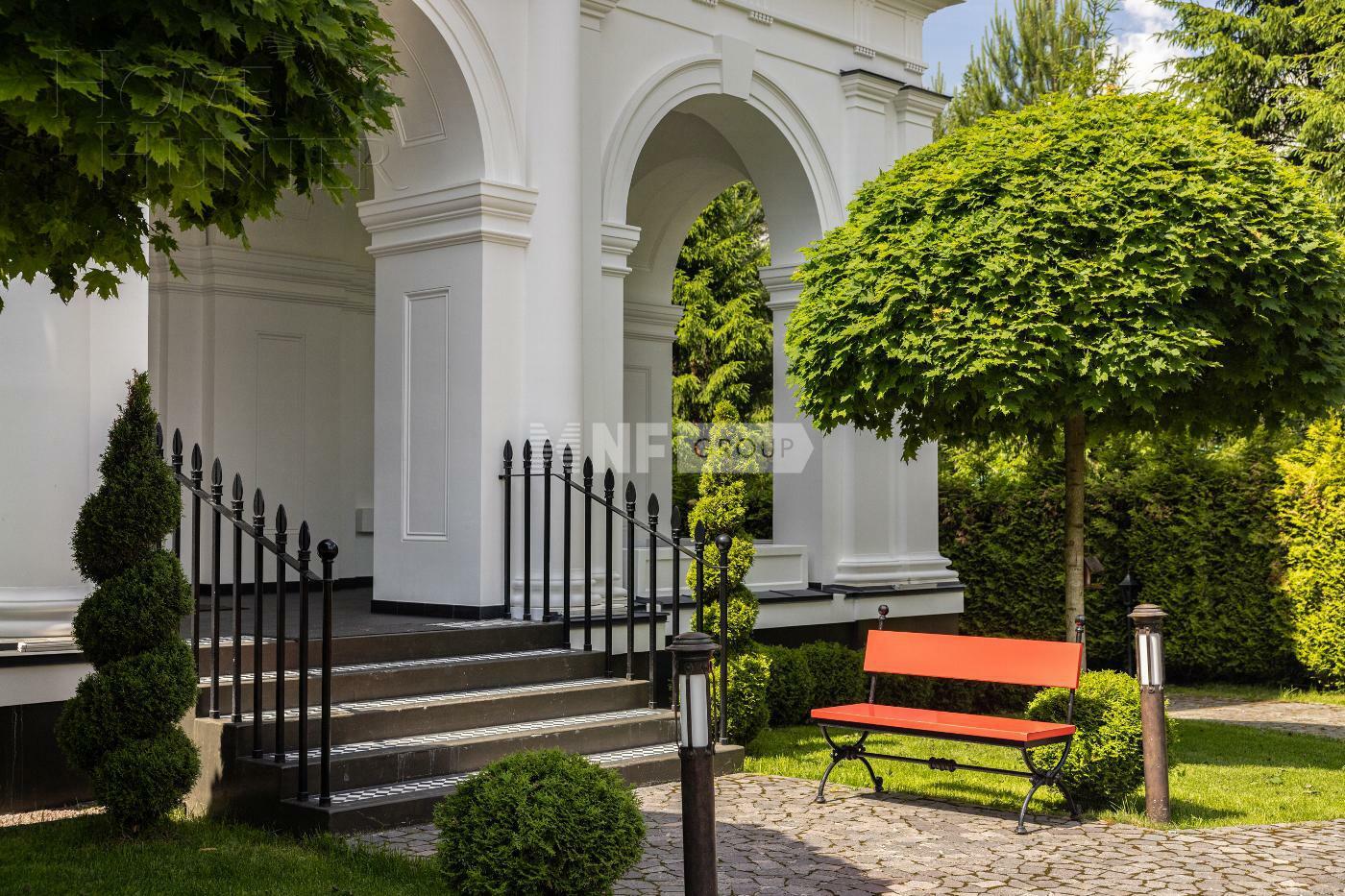 2-этажный коттедж 2 000 м² с отделкой