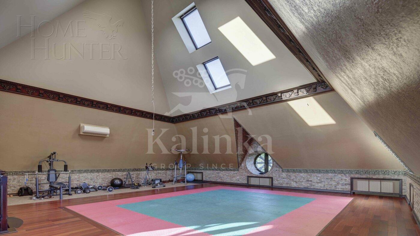 2-этажный коттедж 2 400 м² с отделкой