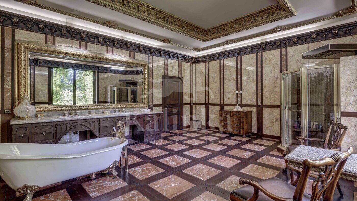 2-этажный коттедж 2 400 м² с отделкой