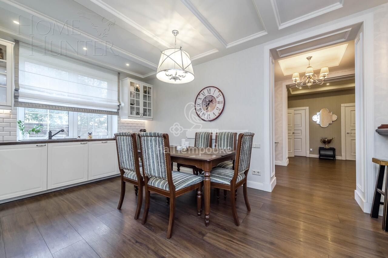 2-этажный коттедж 242.5 м² с отделкой